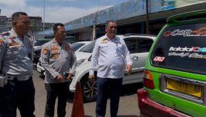 Muter-muter Benahi Angkot