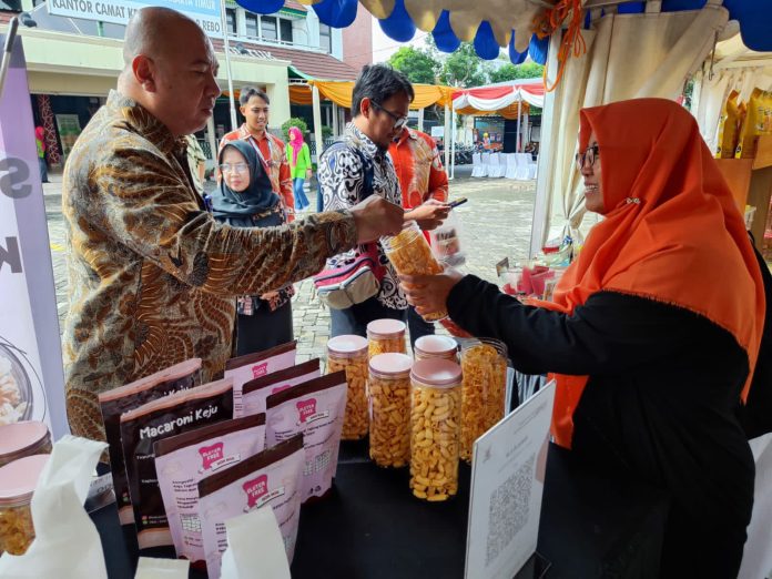 Pemberdayaan BRI Dorong Usaha Kue Kering “Bakulis” Naik Kelas, Jadi Sumber Penggerak Ekonomi Warga Sekitar