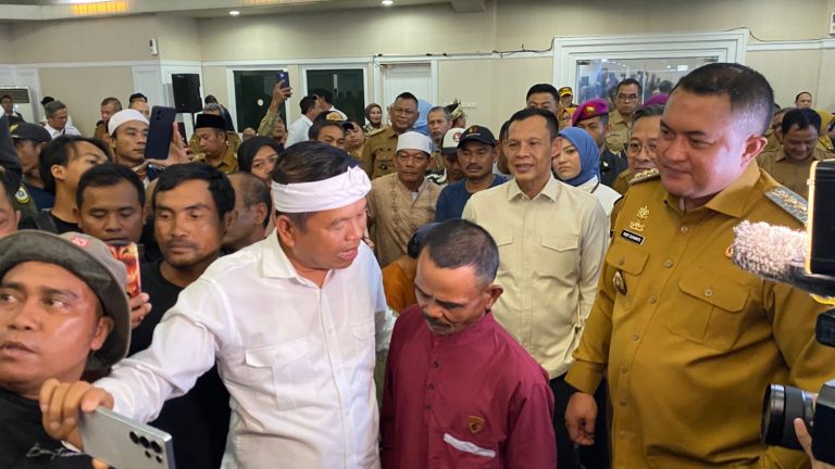 Dedi Mulyadi Salurkan Kompensasi Rp9 Juta untuk Warga Terdampak Penutupan Tambang di Bogor