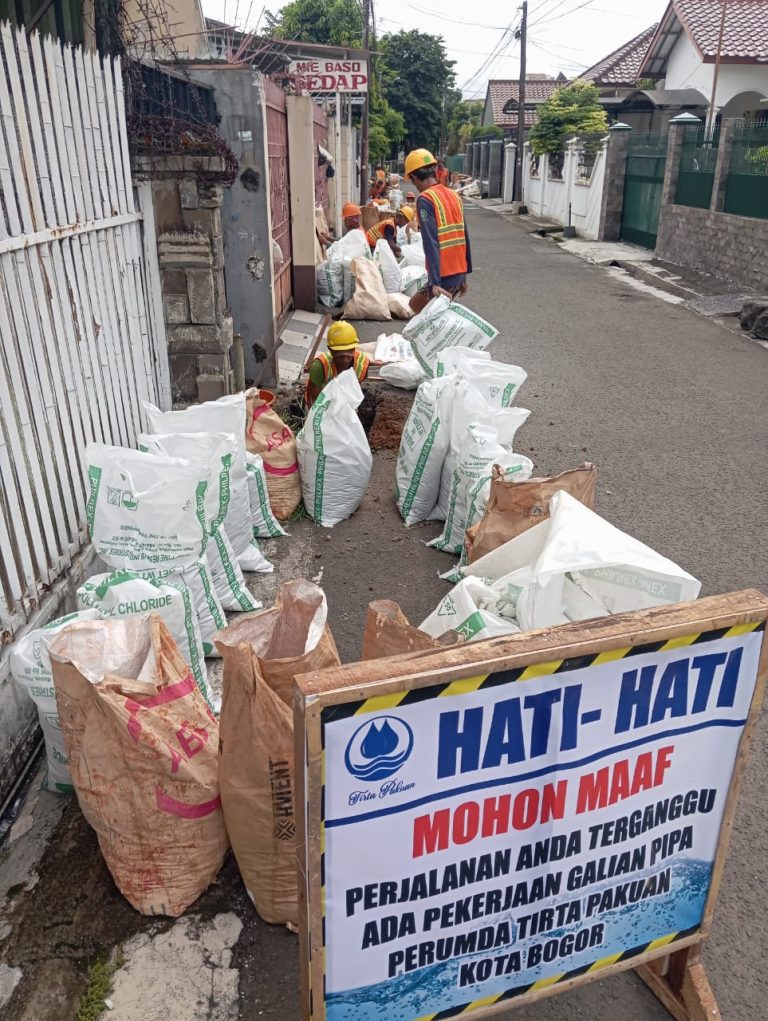 Ikhtiar Layanan Prima: Tirta Pakuan Pasang Pipa Raksasa untuk Jaminan Air 24 Jam