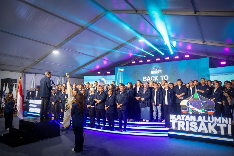 Menteri UMKM Lantik Pengurus IKA Trisakti Periode 2025-2029, Ajak Kontribusi ke Kampus