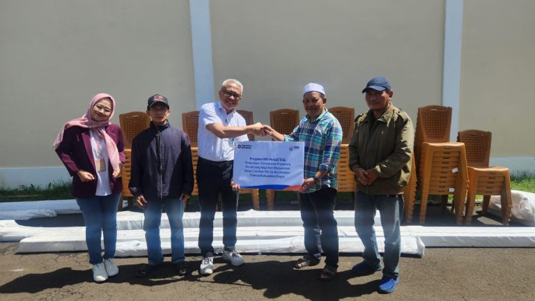 Dukung Kegiatan Sosial, BRI Bogor Pajajaran Berikan Paket Tenda