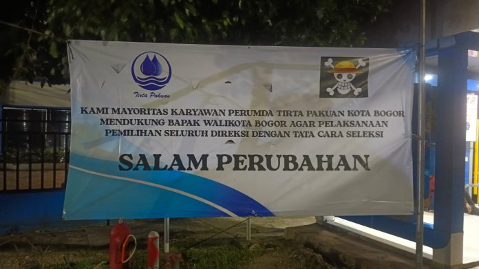 Heboh, Spanduk “Salam Perubahan” Bertebaran di Sejumlah Titik Internal PDAM Kota Bogor