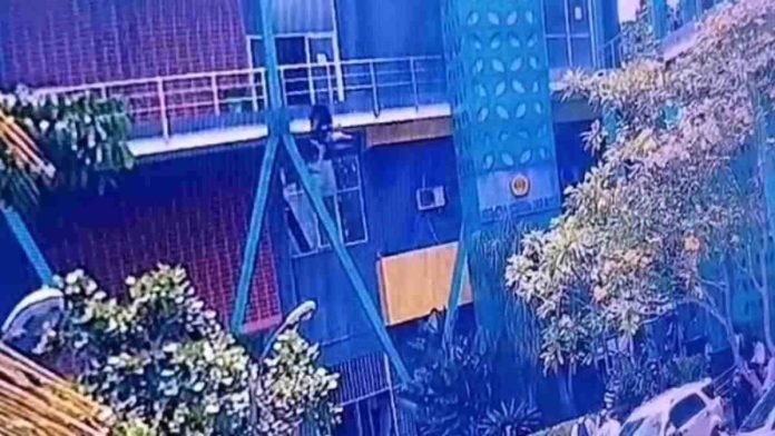 Mahasiswi Unpak Bogor Jatuh Dari Lantai 3 Kampus