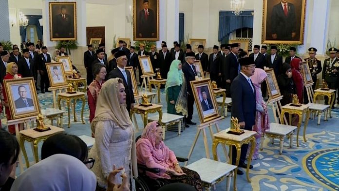 Prabowo Anugerahkan Gelar Pahlawan untuk Soeharto