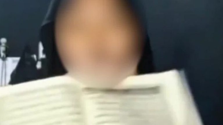 Wanita Ludahi Alquran Viral di X dan Facebook