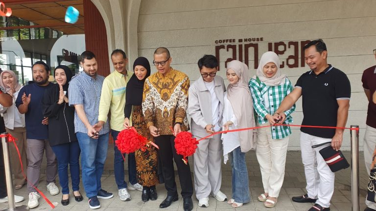 Raindear Coffeehouse Summarecon Bogor Hadir dengan Nuansa Warm Natural Escape