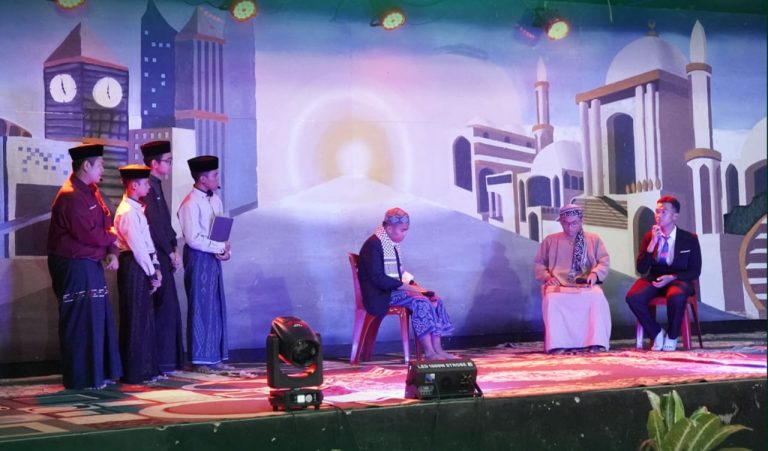 Santri PMUQI Tampilkan Teater Berbahasa Inggris Dalam Acara Penutupan Language Festival 2025