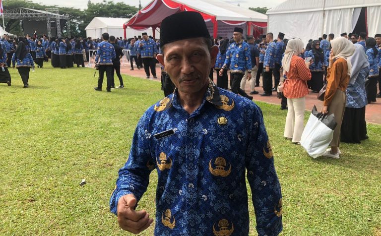 Penantian 21 Tahun, Penjaga Sekolah SDN 07 Bojong Gede Akhirnya Dilantik Jadi PPPK Paruh Waktu 