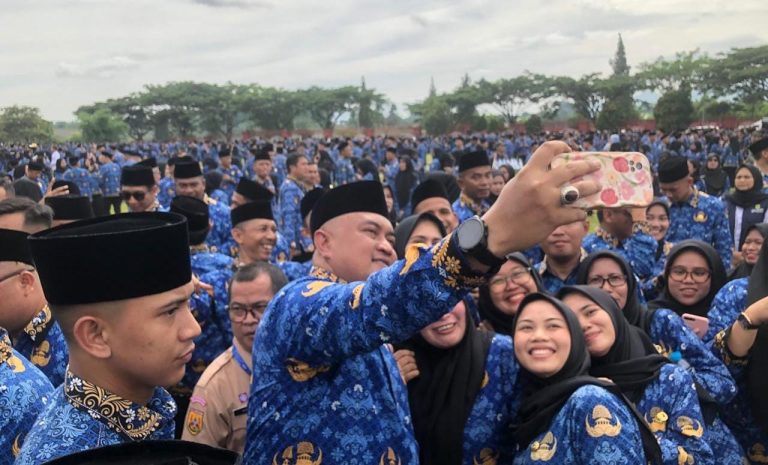 Terbanyak se-Indonesia, Pemkab Bogor Lantik 9.687 PPPK Paruh Waktu di Pakansari