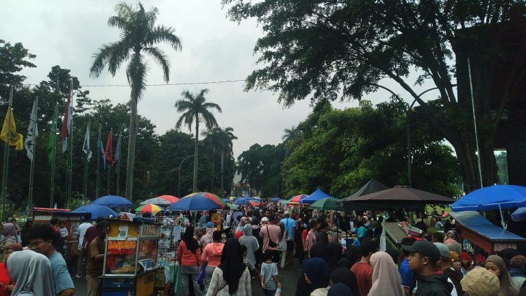 Layanan Administrasi Kependudukan Hingga Puluhan UMKM di CFD Tegar Beriman Diserbu Masyarakat 