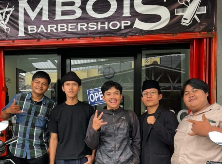 Mahasiswa IAI SEBI Dampingi UMKM Barbershop, Pemasaran Digital dan SOP Resmi Disusun
