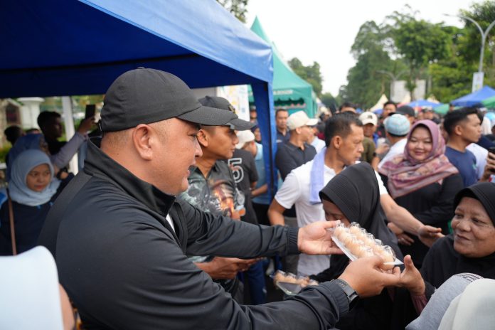Bupati Bogor Bagikan 2025 Telur Gratis kepada Masyarakat