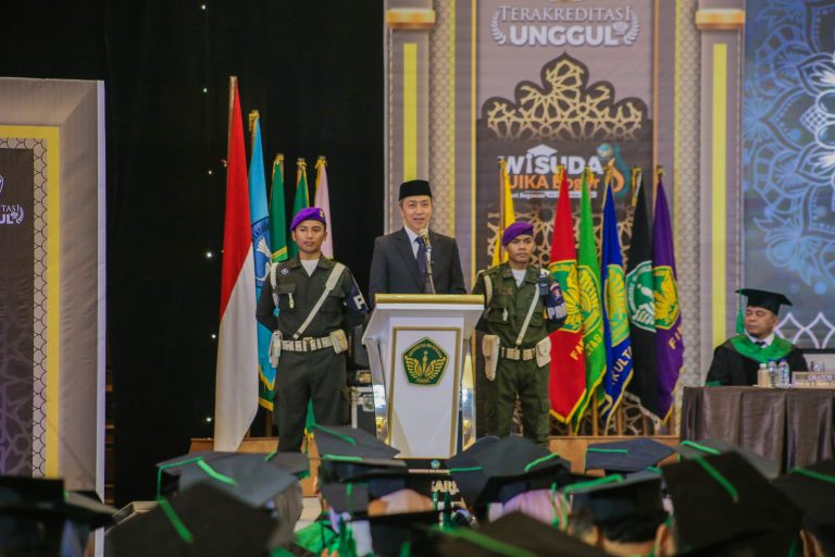 Dedie Rachim Soroti Ketatnya Persaingan Kerja di Wisuda ke-81 UIKA