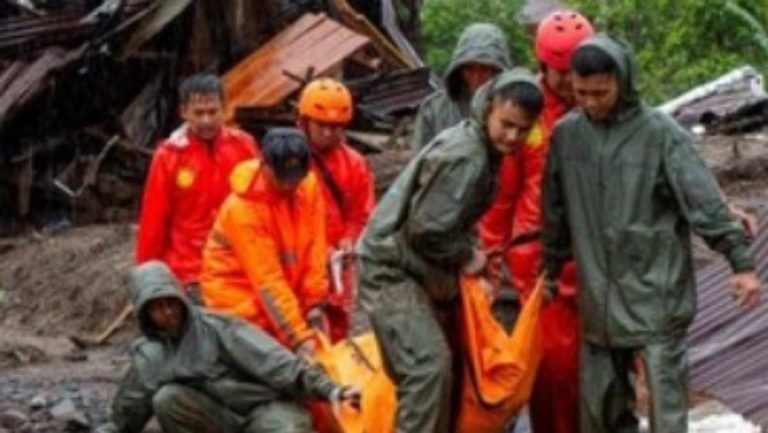 Update Bencana Banjir Bandang di Sumatera, 303 Tewas, 279 Hilang. Pemerintah Kerahkan Hercules