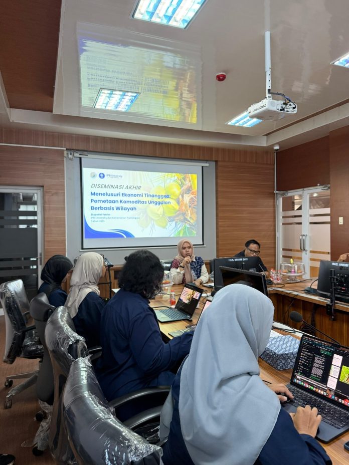 Tim Ekspedisi Patriot IPB University Rekomendasikan Optimalisasi Hilirisasi kelapa di kawasan transmigrasi Tinanggea, Konawe Selatan, Sulawesi Tenggara