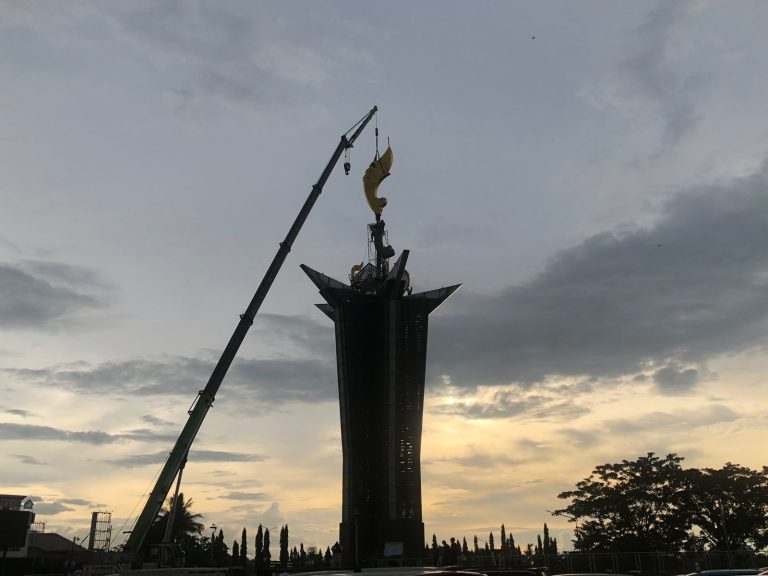 Pemkab Bogor Mulai Pasang Ornamen Kujang Sepanjang 14 Meter di Tugu Pancakarsa 
