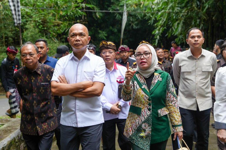 Wamenkop Apresiasi Peran Bali Pertahankan Nilai Budaya Kembangkan Ekonomi Kerakyatan