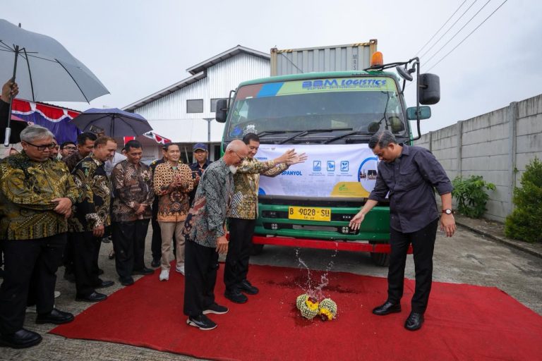 Perkuat Program RPB, Menteri UMKM Lepas Ekspor Rotan Sukoharjo ke Spanyol