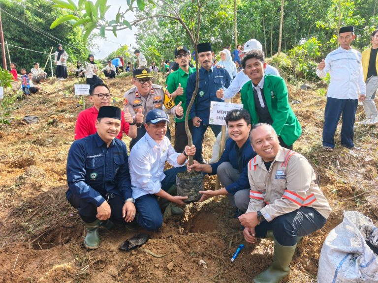 IUQI Bogor dan Aliansi BEM se-Bogor Bersama Menteri Lingkungan Hidup Gelar Aksi Penanaman Pohon di Bogor Barat