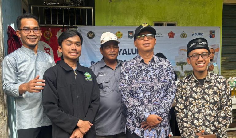 Warga Balumbang Jaya Terima Bantuan Pangan dari Pemerintah Pusat