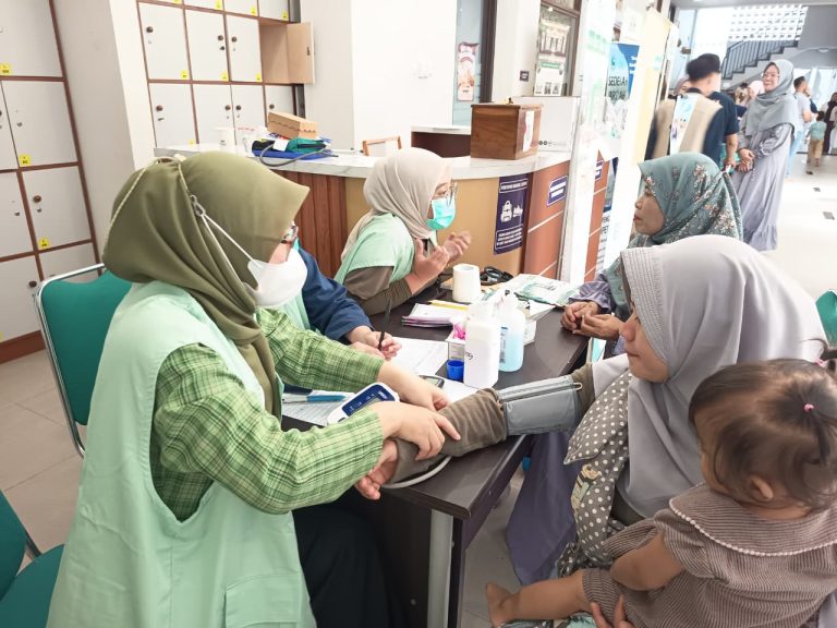 RS Islam Bogor Beri Layanan Kesehatan Gratis di Festival Maulid Al Hikmah 2025