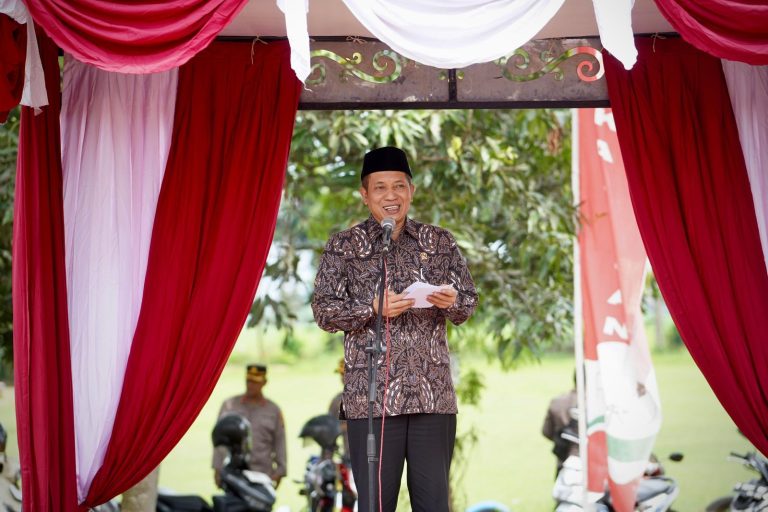 Menkop Resmikan Pembangunan Koperasi Kelurahan Merah Putih Sokoduwet di Pekalongan