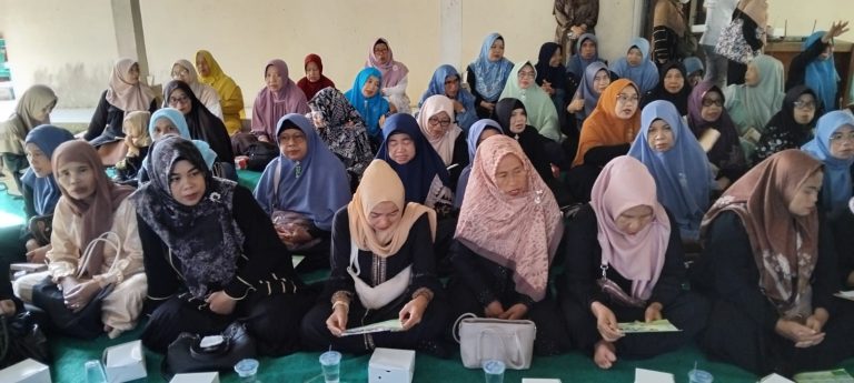 Tim Pengabdian Institut Ummul Quro Al Islami Dampingi Muslimah Bogor Lawan Budaya Konsumtif dan Flex Culture