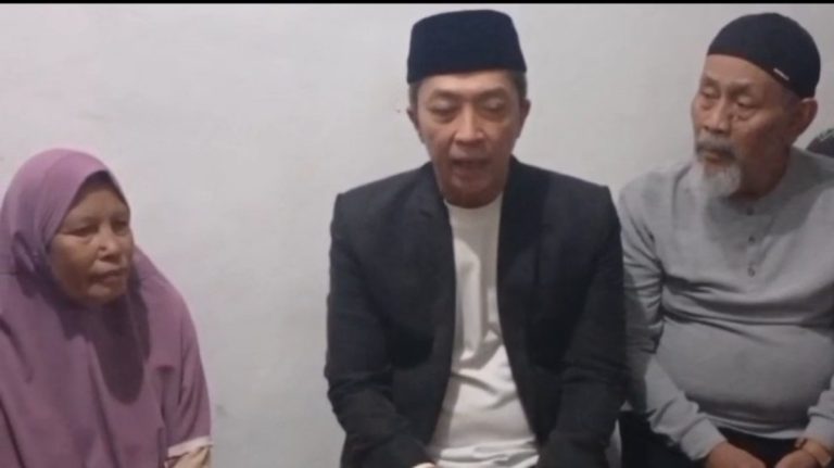 Dedie Rachim Takziah ke Rumah Korban Longsor  Bondongan dan Serahkan Bantuan untuk Keluarga