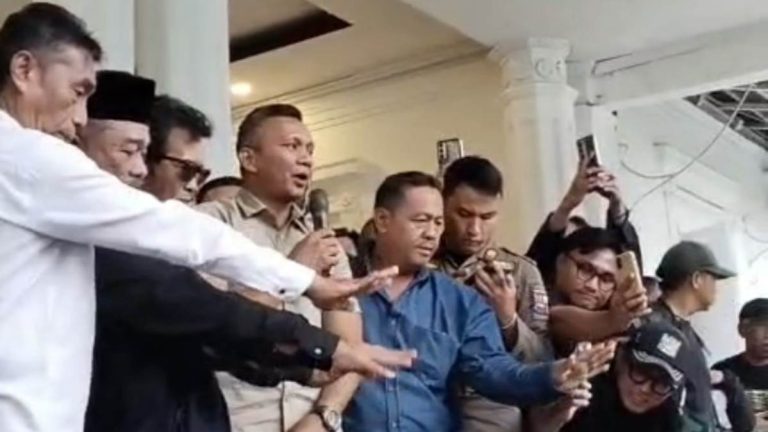 Jawab Demo Sopir Angkot, Wakil Wali Kota Bogor Pastikan Razia Dihentikan Sementara