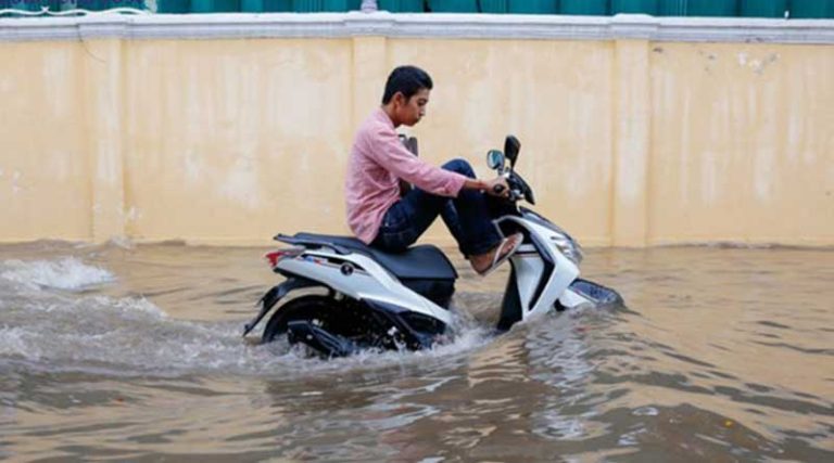 Batas Aman Terobos Banjir Pakai Motor Matic, Salah Langkah Bisa Rusak Mesin