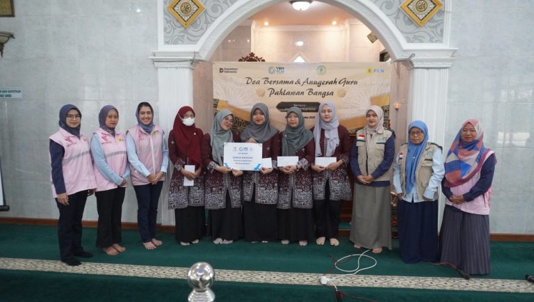 Srikandi PLN UP3 Bogor Berbagi Kebahagiaan untuk Guru Pahlawan Bangsa dan Pelita Peradaban