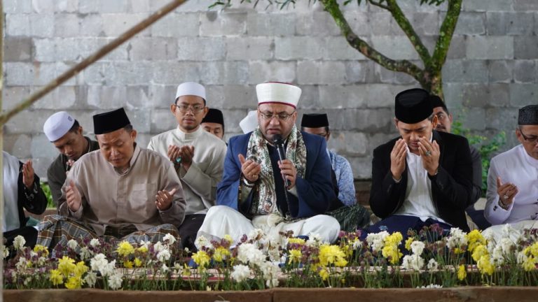 IUQI Bogor Gelar Ziarah Kubro untuk Mengenang Almarhum KH. Helmy Abdul Mubin, Lc