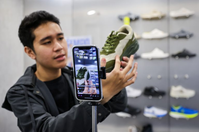 Kementerian UMKM Hadirkan Layanan Belanja Produk UMKM Terdampak Bencana Sumatera Via E-commerce