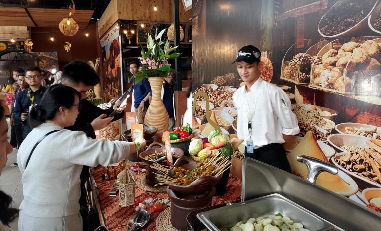 Enchanting Valley Hadirkan “The Silk Road Ramadan”, Buka Puasa Seru dengan Sajian Khas Nusantara Hingga Pertunjukan Hanya Rp.150 Ribu