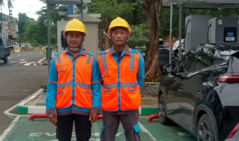 PLN UP3 Bogor Sapa Pengguna Kendaraan Listrik di SPKLU, Pastikan Keandalan Listrik Saat Nataru