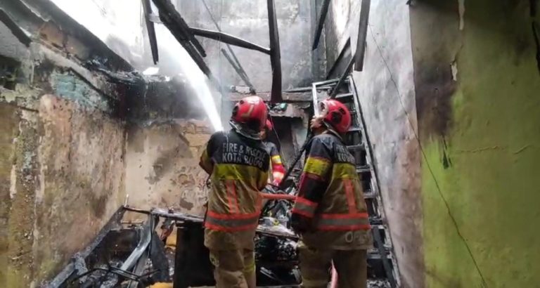 Diduga Kebocoran Gas Elpiji 3 Kg, Warung Makan Padang Hangus Terbakar