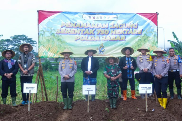 Sekda Kota Bogor Hadiri Penanaman Jagung Serentak Inisiasi Polda Jabar, Dukung Ketahanan Pangan Nasional