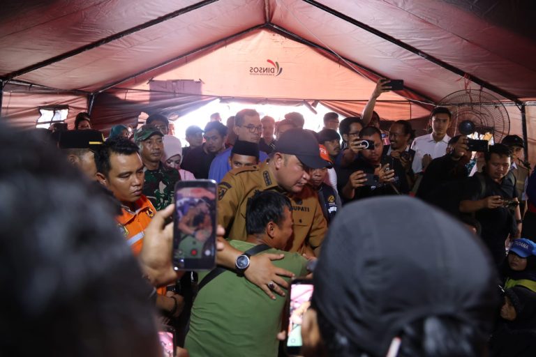 Bupati Bogor Pastikan Bantu Perbaiki Rumah Terdampak Bencana di Sukamakmur