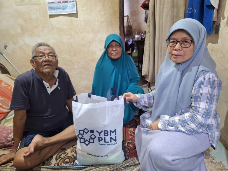 Wujud Tanggung Jawab Sosial, PLN UP3 Bogor Bersinergi dengan YBM PLN Tebar Manfaat bagi Warga Sekitar
