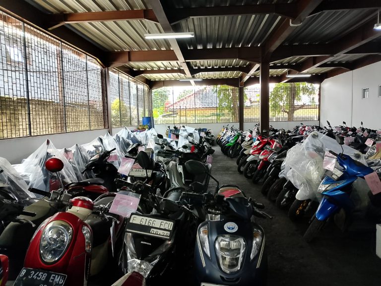 Kejari Kabupaten Bogor Lelang Sejumlah Motor, Mobil hingga HP Hasil Sitaan