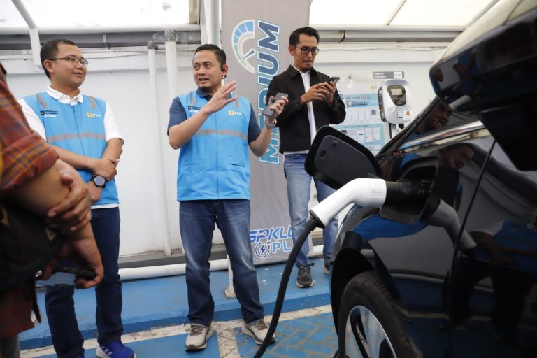 Suara.com dan PLN Dorong Transisi Energi Hijau di Bandung, Kupas Tuntas Ekosistem EV Jelang Mudik 2026