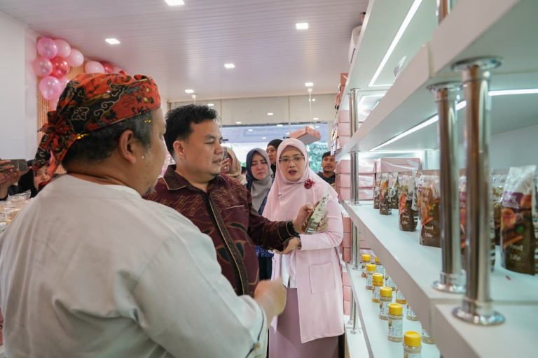 Hadiri Grand Opening, Ketua DPRD Adityawarman Adil Sebut Rafita Cake Pasirmulya Perkuat Ekonomi Lokal Bogor