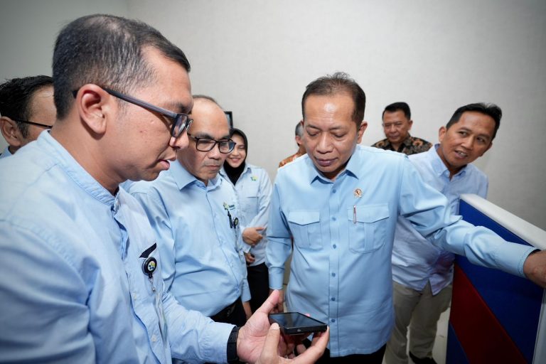 Menkop Luncurkan Call Center Kopdes Merah Putih, Respon Cepat Pengaduan Masyarakat