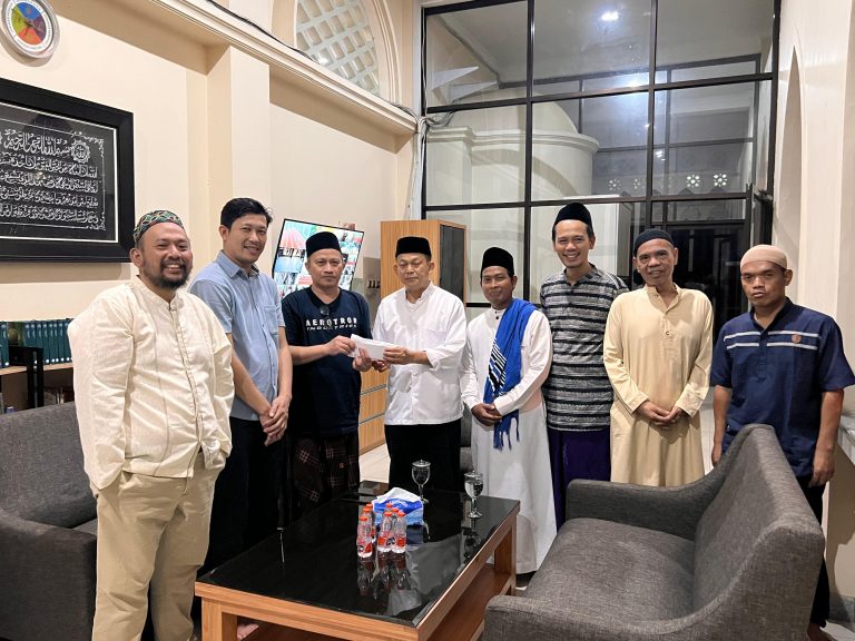 Ramadhan Penuh Berkah: The Topan Bikers Serahkan Donasi Rp15.900.000 untuk Program Masjid Baitur Ridwan