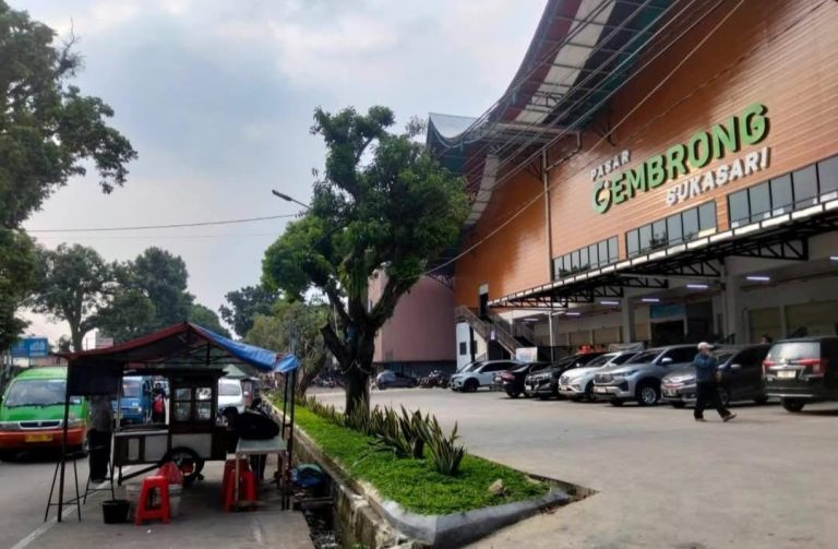 Dirut Perumda PPJ Cek Pasar Gembrong, Pastikan Siap Penuhi Kebutuhan Ramadan 2026