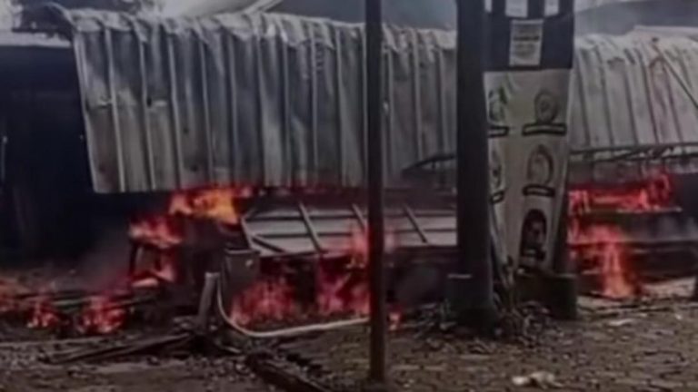 Kebocoran Gas Diduga Picu Kebakaran Kafe di Jalan Heulang