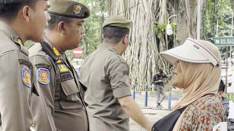 PKL Ditertibkan Satpol PP Bogor, Protes Pedagang Pecah di Kapten Muslihat
