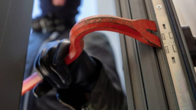 SDN Karadenan 01 Dibobol Maling, 21 Komputer Raib