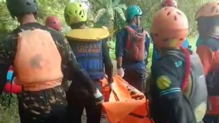 Siswa SMKN 1 Ciomas Ditemukan Tewas di Sungai Cisadane, BPBD Evakuasi ke RSUD Kota Bogor
